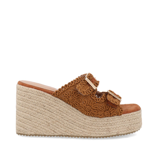 Sandalia Casual Trender color Camel para Mujer con doble Hebilla