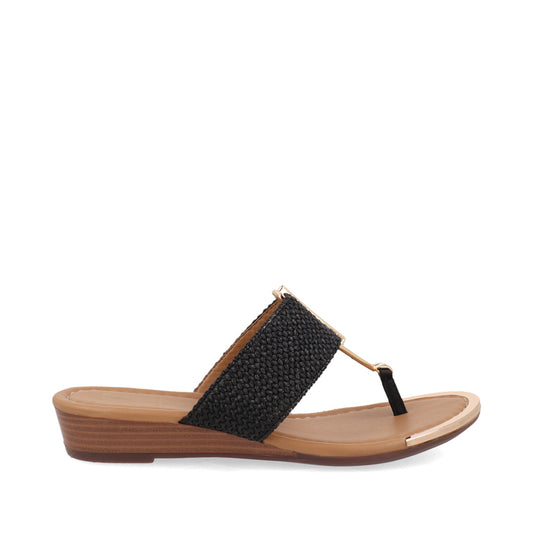 Sandalia Casual pata de gallo Trender color Negro para Mujer con aplicación Dorada.