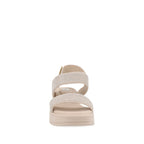 Sandalia Casual Trender color Beige para Mujer con detalles de Brillos y ajuste de Velcro