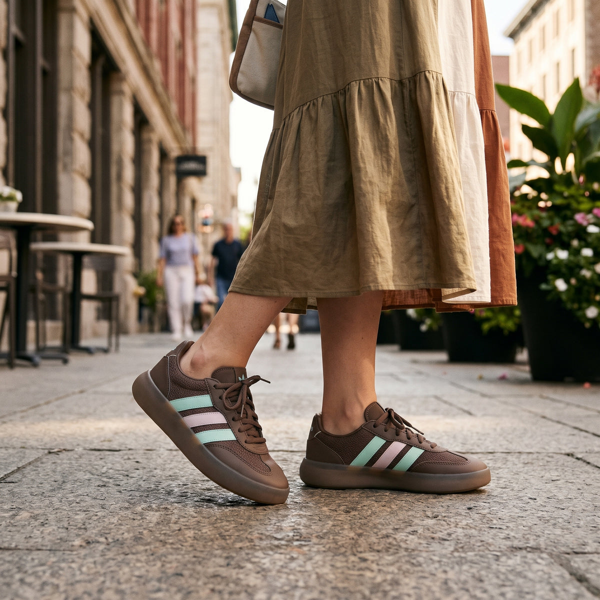 Tenis Casual Adidas color Cafe para Mujer