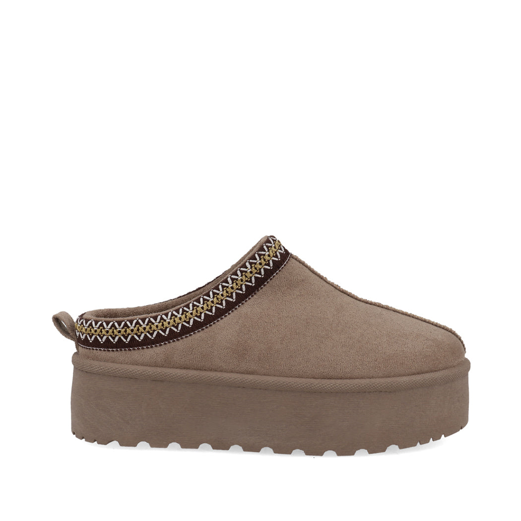 BOTAS Y BOTINES 2025